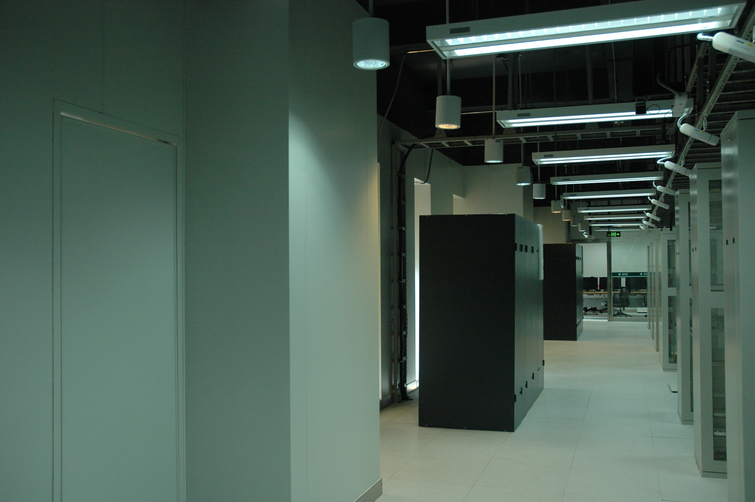 數據中心機房大多喜歡選用金屬製機房專用好色先生APP免费下载